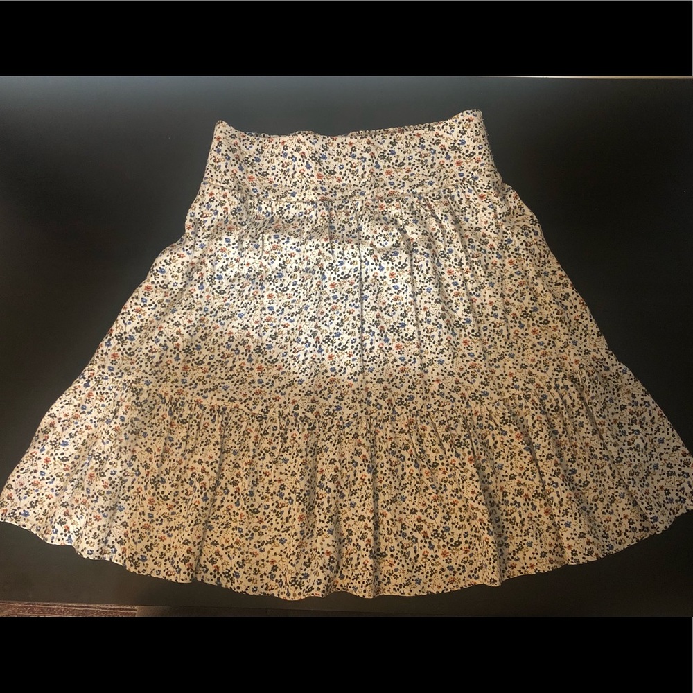 Tiered floral print mini skirt